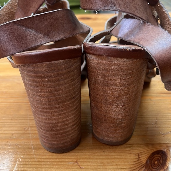 Urban Outfitters Brown Strappy Heels with Chunky Heel - Picture 4 of 10